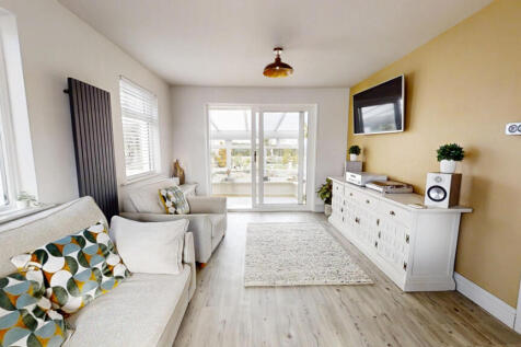 Park-Estate-Road-Portland-Dorset-UK-10092025_13243