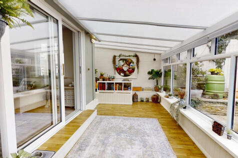 Park-Estate-Road-Portland-Dorset-UK-10092025_13344