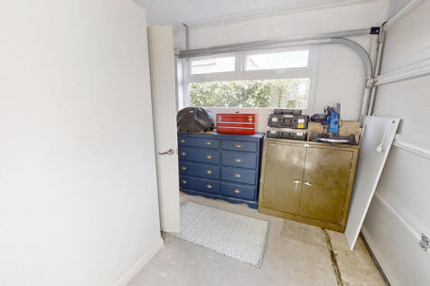 Park-Estate-Road-Portland-Dorset-UK-10092025_13274