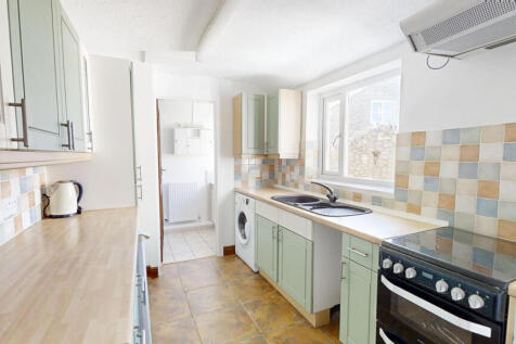 Grove-Road-Portland-Dorset-UK-10282025_131526