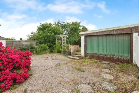 Garage/Driveway