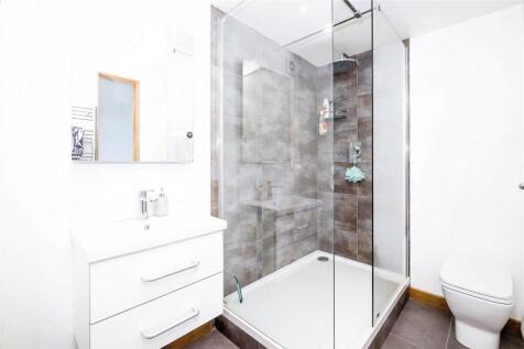 Studio Shower Room