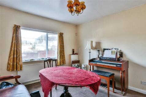 Dining Room/Bed 3