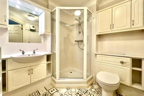 Main Shower Room