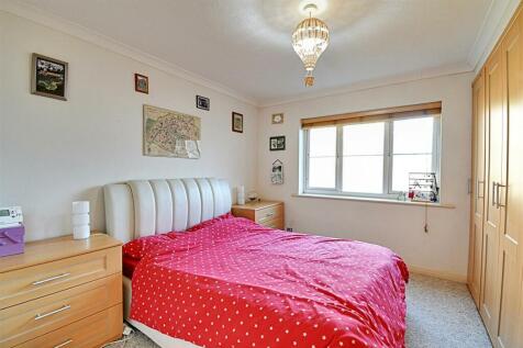 Bedroom 1_1.jpg