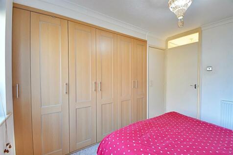 Bedroom 1_2.jpg