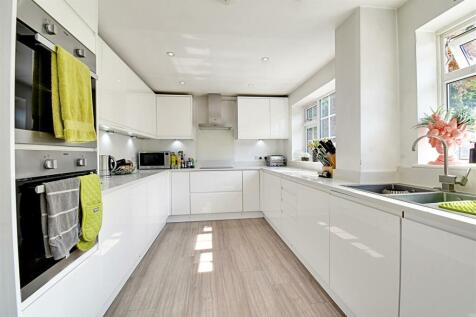Kitchen 1.jpg