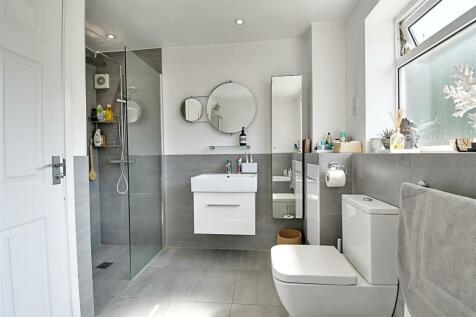 Bathroom 1.jpg