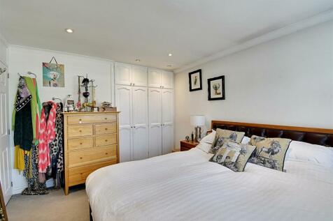 Bedroom 1_2.jpg