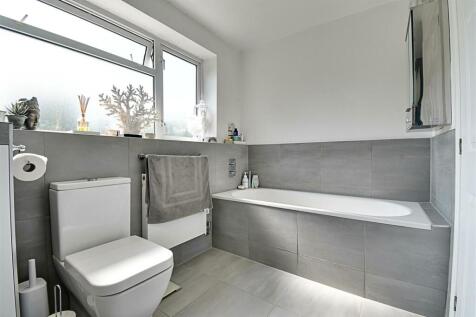 Bathroom 2.jpg