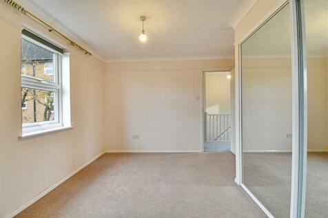 Bedroom 1_1.jpg