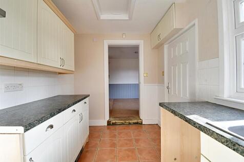 Kitchen 2.jpg