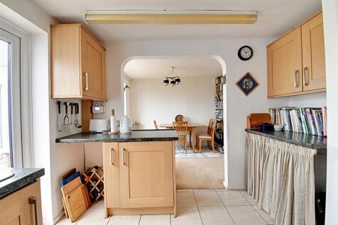 Kitchen 2.jpg