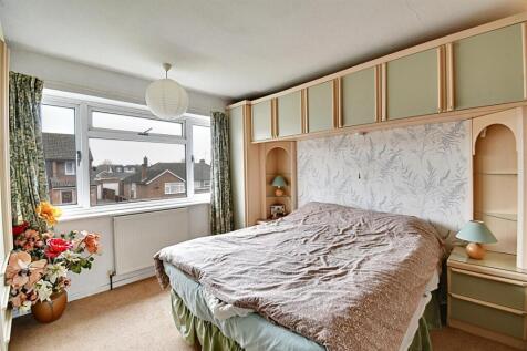 Bedroom 1_1.jpg
