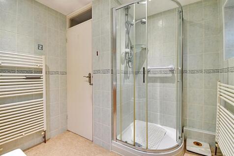 Bathroom 3.jpg