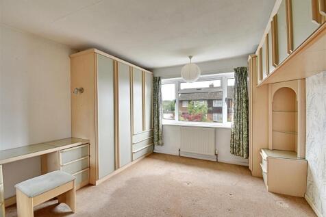 Bedroom 1_1.jpg