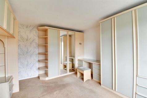 Bedroom 1_2.jpg