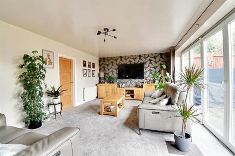 Living Room 1.jpg