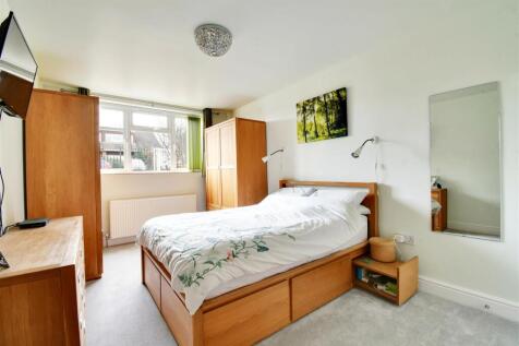 Master Bedroom 1.jpg
