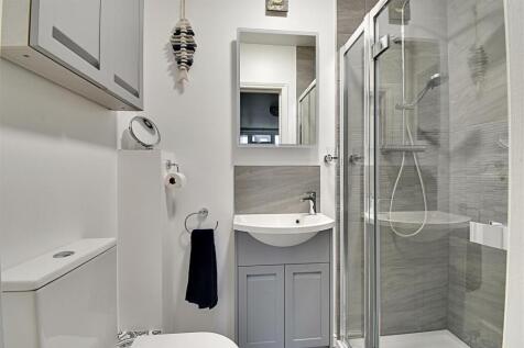 Ensuite 2.jpg