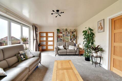 Living Room 2.jpg