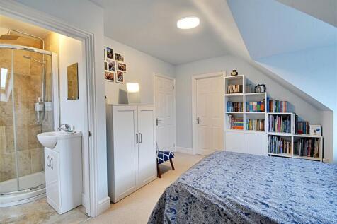 Bedroom 1_2.jpg