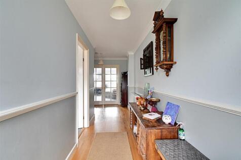 Hallway 2.jpg