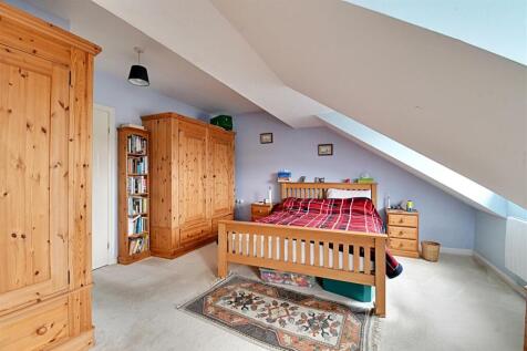 Bedroom 1_1.jpg