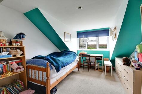 Bedroom 4_1.jpg
