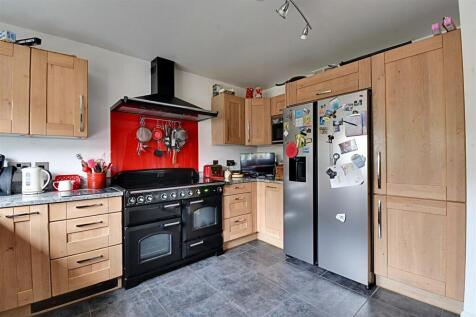 Kitchen 2.jpg