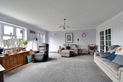 Lounge 4.jpg