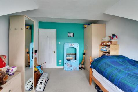Bedroom 4_2.jpg