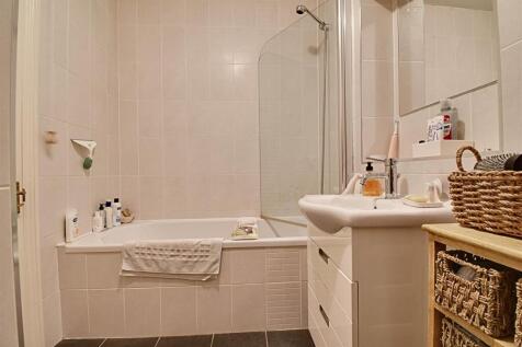 Bathroom 1.jpg
