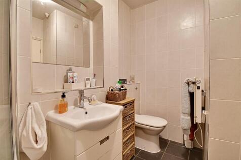 Bathroom 2.jpg