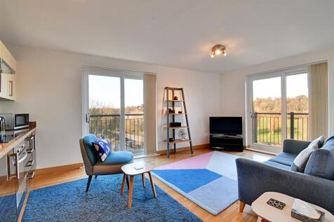 Lounge 1.jpg