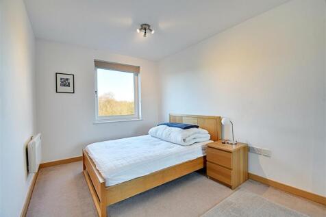 Bedroom 1_1.jpg
