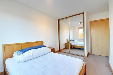 Bedroom 1_2.jpg