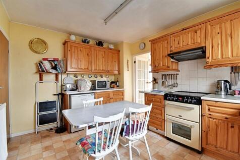 Kitchen 2.jpg