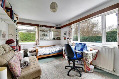 Bedroom 1_1.jpg