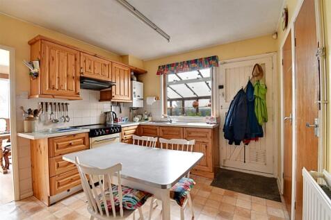 Kitchen 1.jpg