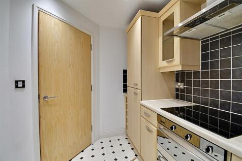Kitchen 2.jpg