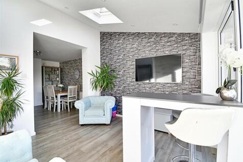 Family Room 2.jpg