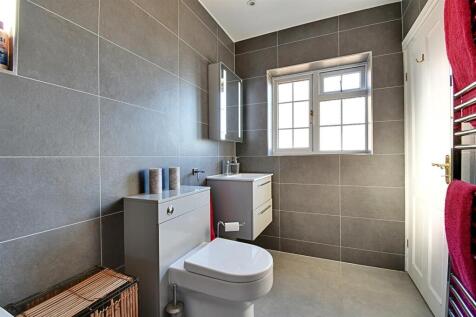 Bathroom 2.jpg