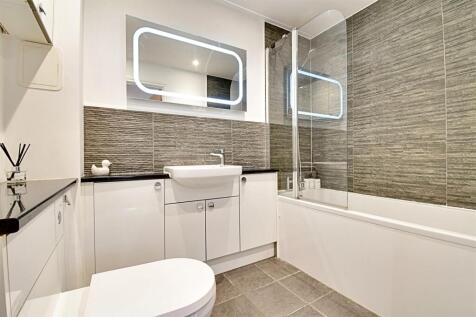 Bathroom 1.jpg