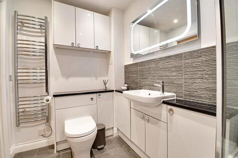 Bathroom 2.jpg