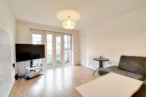 Lounge 1.jpg