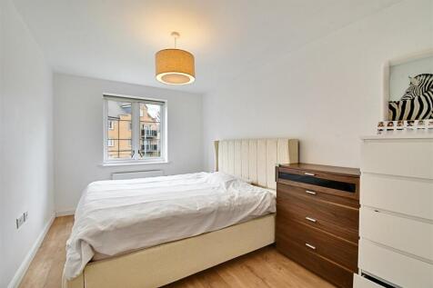 Bedroom 1_1.jpg