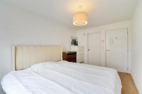 Bedroom 1_2.jpg