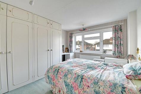 Bedroom 1_1.jpg