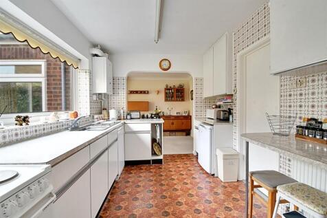 Kitchen 2.jpg